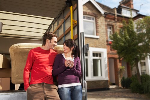 Expert mover providing relocation tips in Barnes
